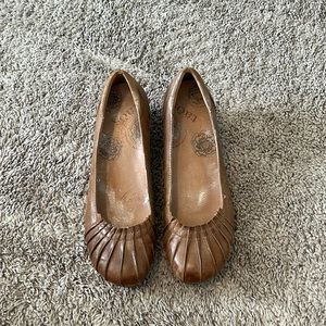 Taos Footwear Calypso Leather Heel in Saddle Tan